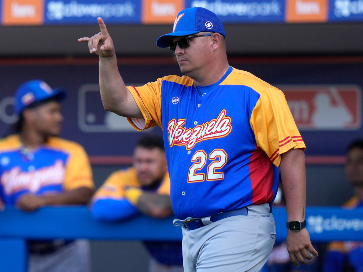 Omar López con la selección de beisbol de Venezuela