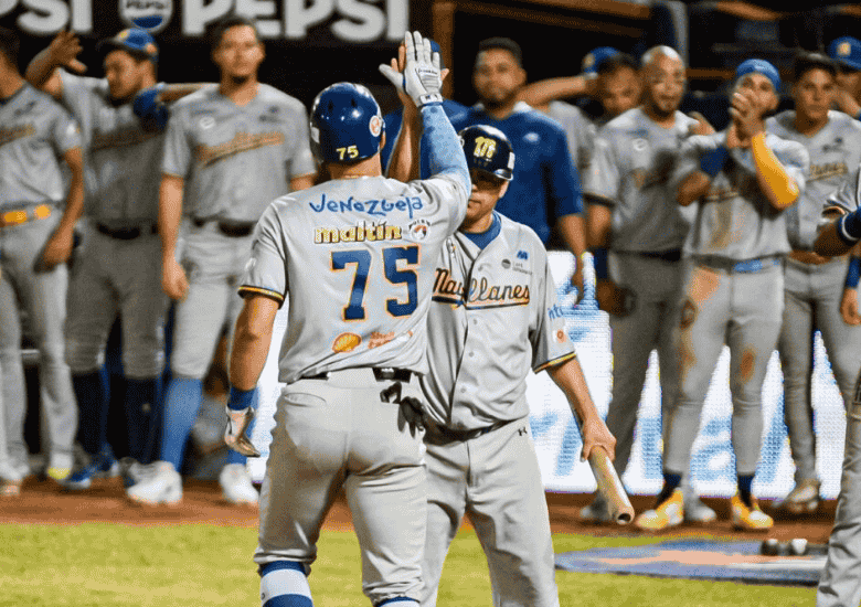 Alberth Martínez superó a Mario Lisson en el club histórico de jonroneros del Magallanes