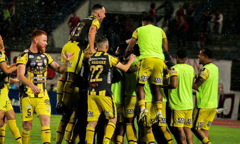 Táchira clasificó a la final del clausura tras golear a Caracas