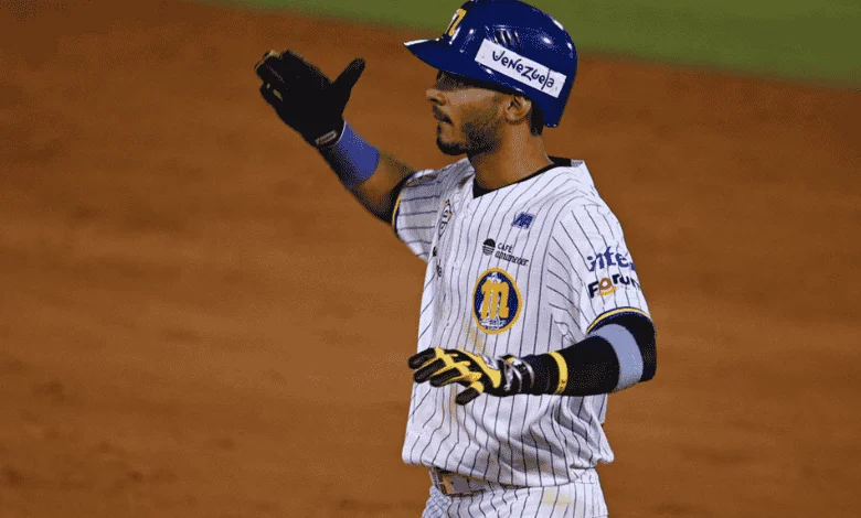 Magallanes remontó y barrió a Águilas en Valencia