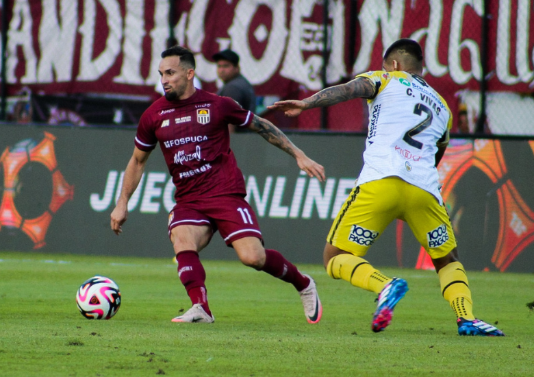 Robert Hernández extendió su contrato con Carabobo hasta 2026