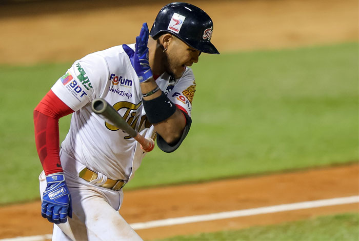 Leobaldo Piña jonron Magallanes