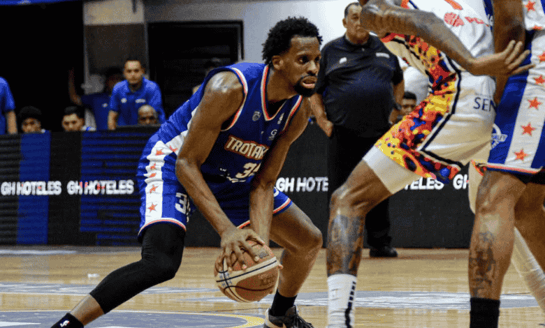 Trotamundos barrió a Pioneros y pone pie y medio en la final