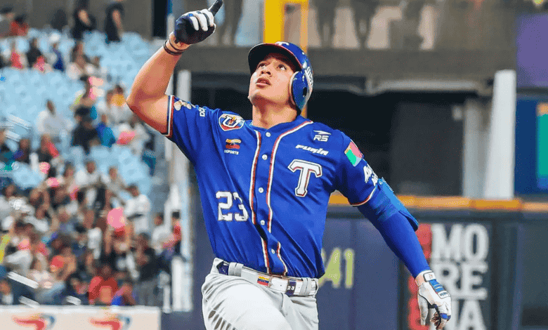 Tiburones remontó y castigó a Leones en el Monumental