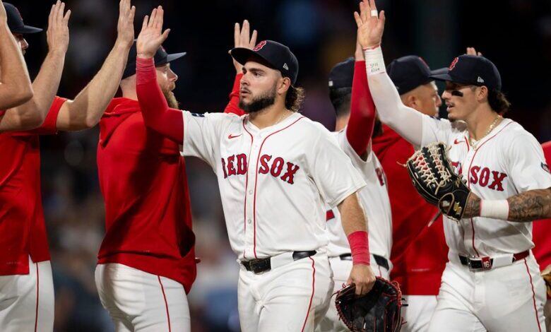 Maikel García y Wilyer Abreu ganadores del “Guante de Oro” de 2025